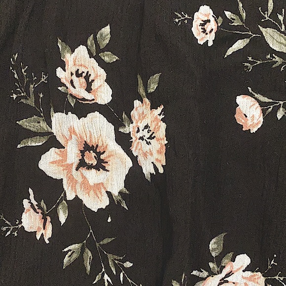 Woman’s or Teens Floral Shorts Jumper - Picture 4 of 7